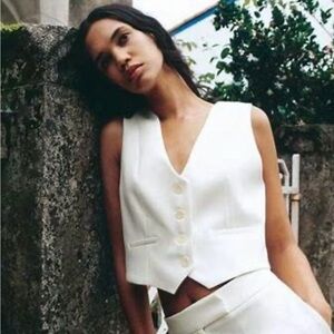 Zara women’s white cropped button vest NWT XS